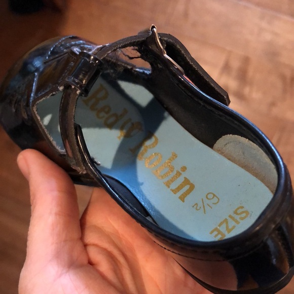 Beautiful patent leather shoes for a little one. Made In USA. Size 6.5 toddler - Picture 2 of 4